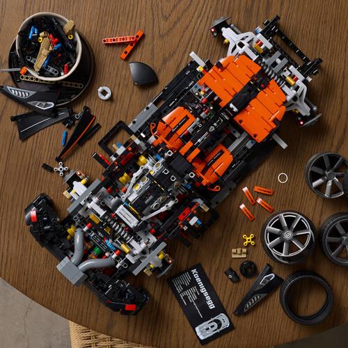 LEGO Technic Koenigsegg Sadair'S Spear Megacar