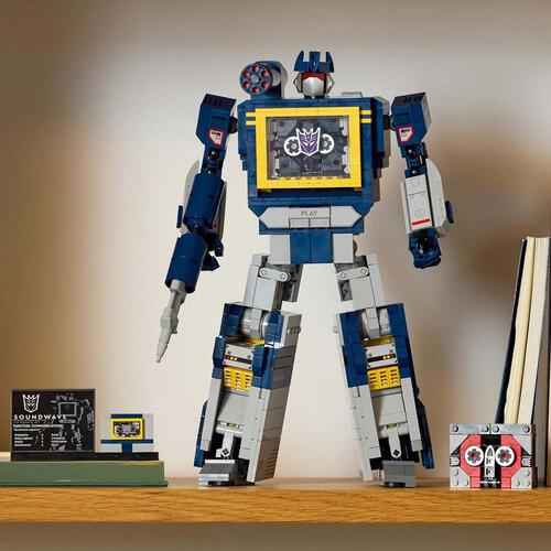 LEGO Icons Transformers: Soundwave 10358