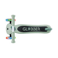 Globber高樂寶 Expert發光三輪滑板車 - 鼠尾草綠色