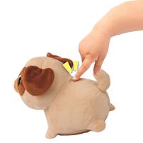 搖搖晃晃的巴哥犬好朋友