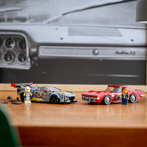 LEGO樂高超級賽車系列 Chevrolet Corvette C8.R Race Car and 1968 Chevrolet Corvette 76903