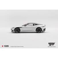 MINI GT Aston Martin Dbs Stratus White/ Blister Packaging