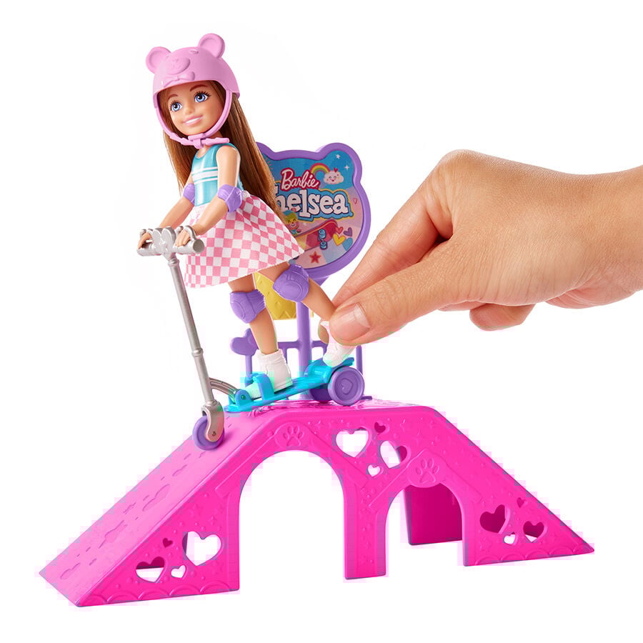 Barbie shop skate park