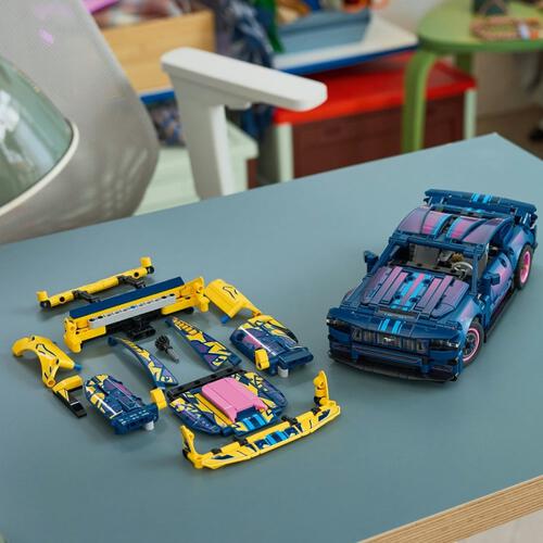LEGO Technic Custom Garage Ford Mustang GT Car