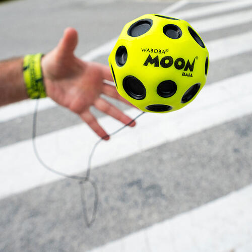 Waboba Moon Ball 彈跳球牽繩版 - 隨機發貨