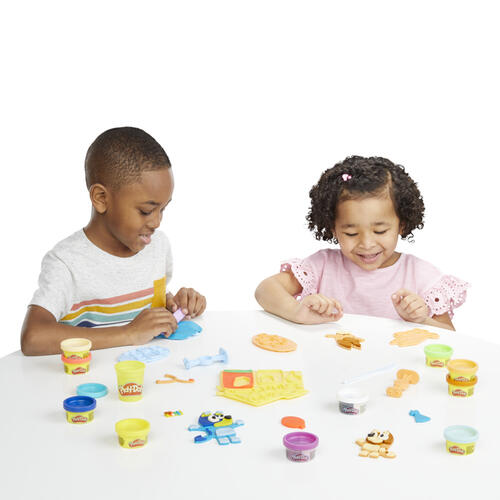 Play-Doh Bluey Make 'n Mash Costumes Playset