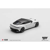 (Pre-order) MINI GT Aston Martin Dbs Stratus White/ Blister Packaging (Expected August 2026)