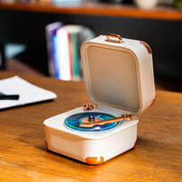 playpop Retro Vinyl Speaker - White (Bluetooth)