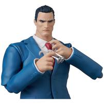 (Pre-order) Medicom Mafex Clark Kent (Batman: Hush Version) (Expect November 2026)